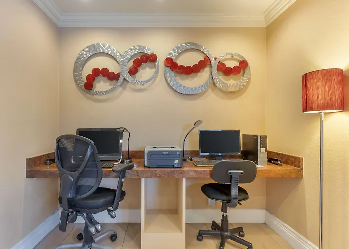 Best Western Plus Airport Plaza